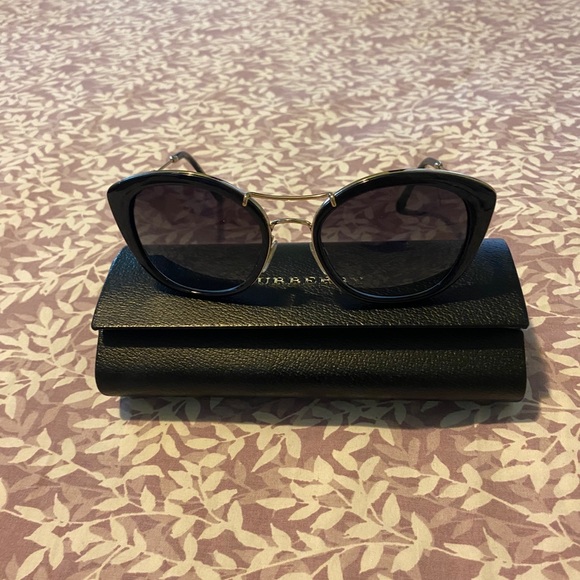 Burberry sunglasses like new main image 4